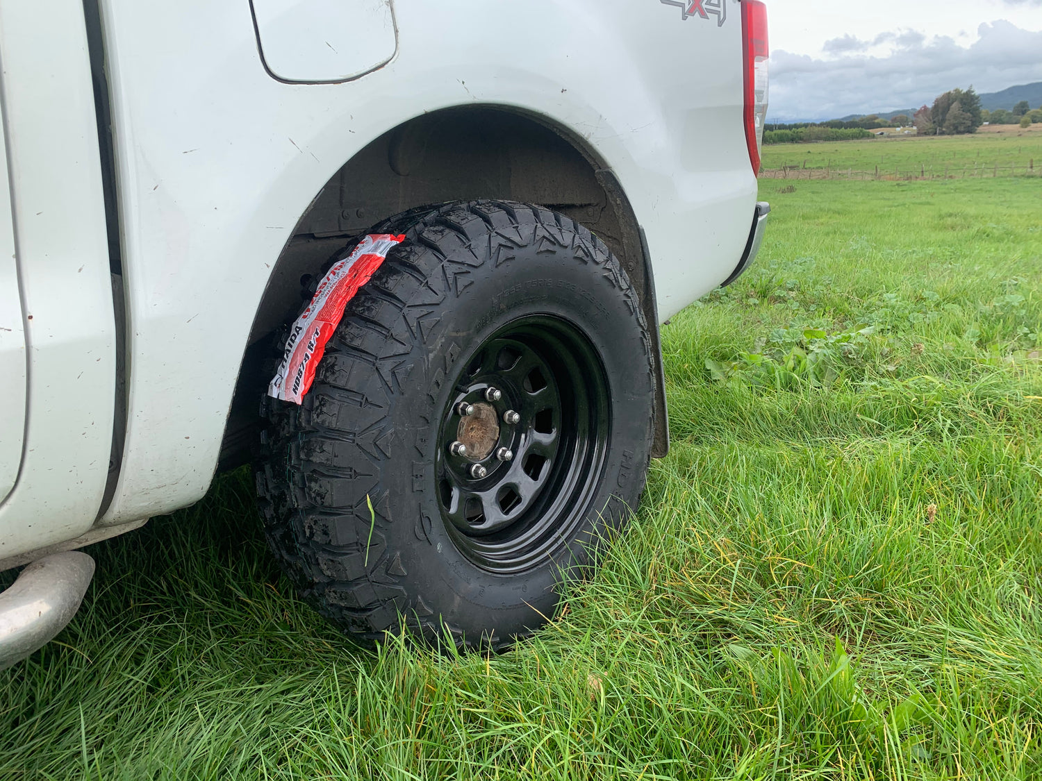 16x8 Rim 265/75 16 mud tyre ford ranger wheel