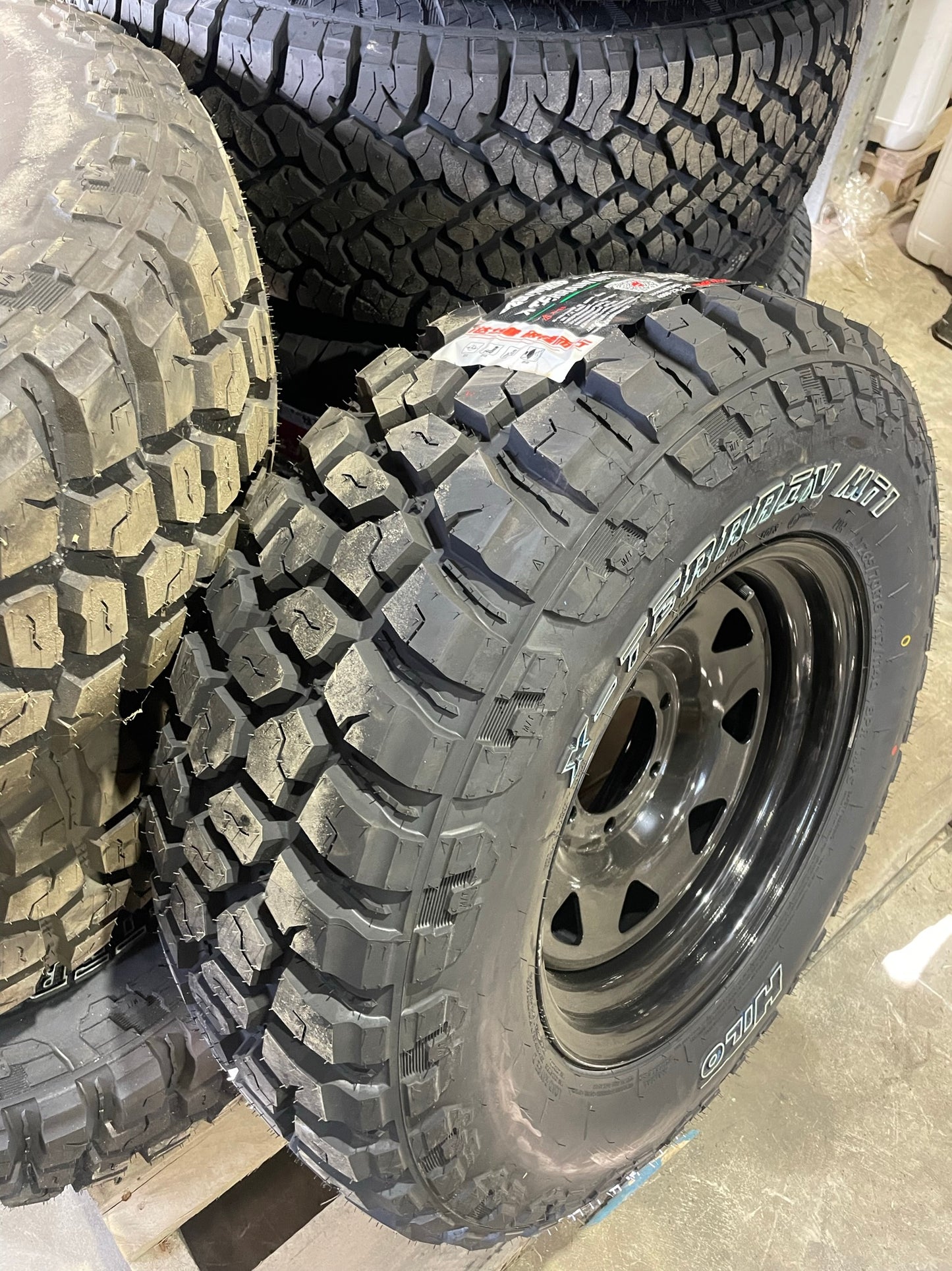 16"x8” 265/70 r16 4x4 Tyre and Rim Combo